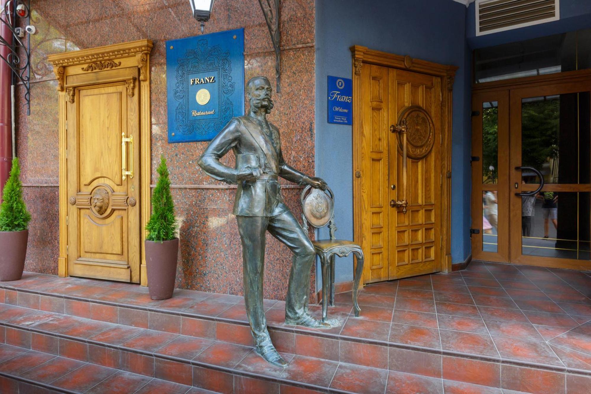 Franz Hotel&Restaurant Ivano-Frankivsk Exterior foto